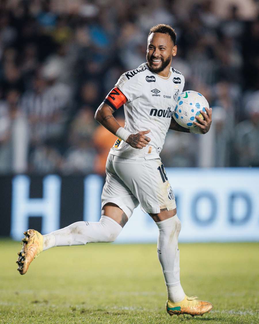 Neymar ha marcado 2 goles ante Chapecoense