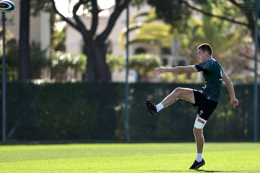 Fly-half Prendergast starts for Six Nations champions Ireland against England