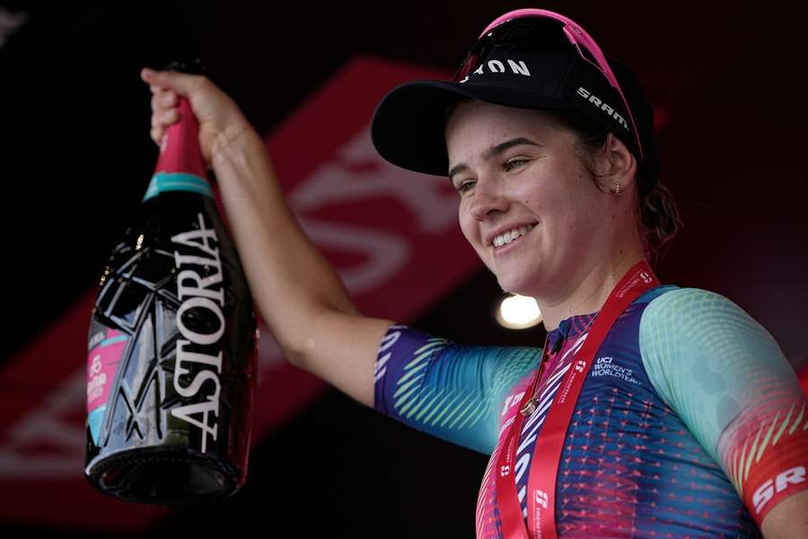 Neve Bradbury heeft de zevende etappe van de Giro d'Italia gewonnen