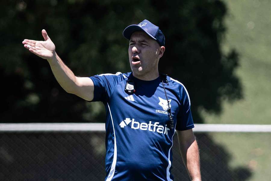 Leonardo Jardim terá que "quebrar a cabeça" para escalar o Cruzeiro Leonardo Jardim terá que "quebrar a cabeça" para escalar o Cruzeiro