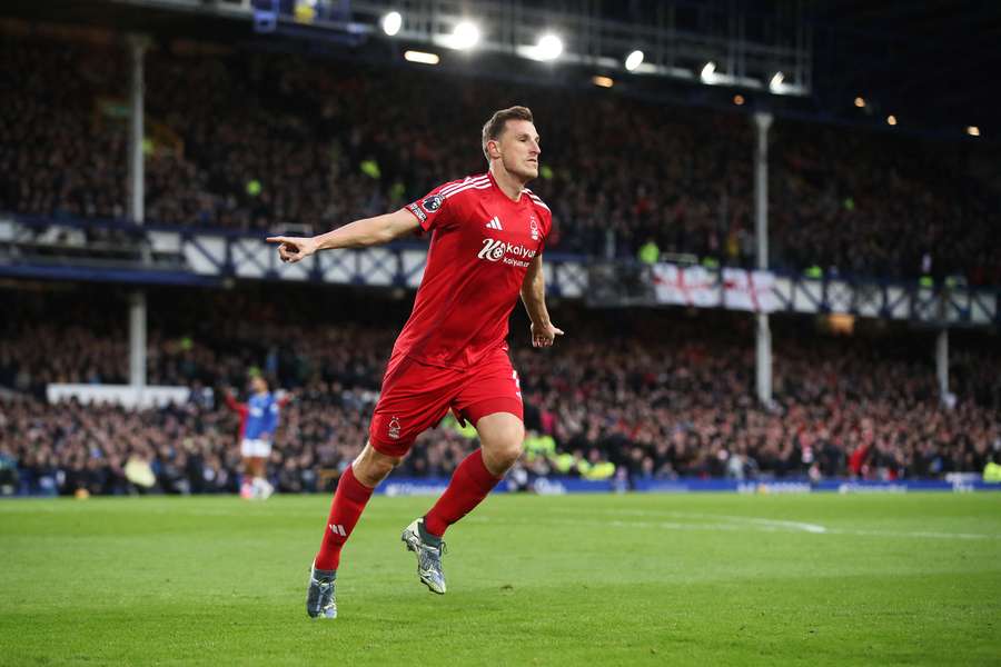 Chris Wood voou com um golaço e uma assistência