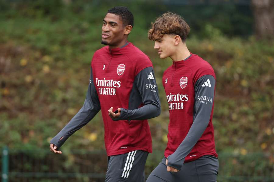 Dowman (vpravo) na tréninku s Mosquerou. Dowman (vpravo) na tréninku s Mosquerou.