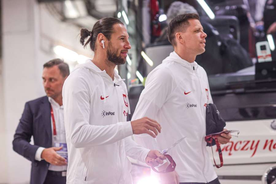 Federação Polaca vai homenagear Szczęsny e Krychowiak antes do jogo contra Portugal