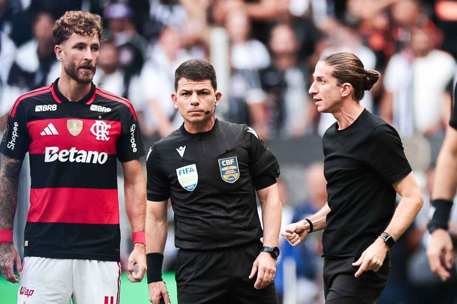 O time de Filipe perdeu 3 seguidas na temporada O time de Filipe perdeu 3 seguidas na temporada