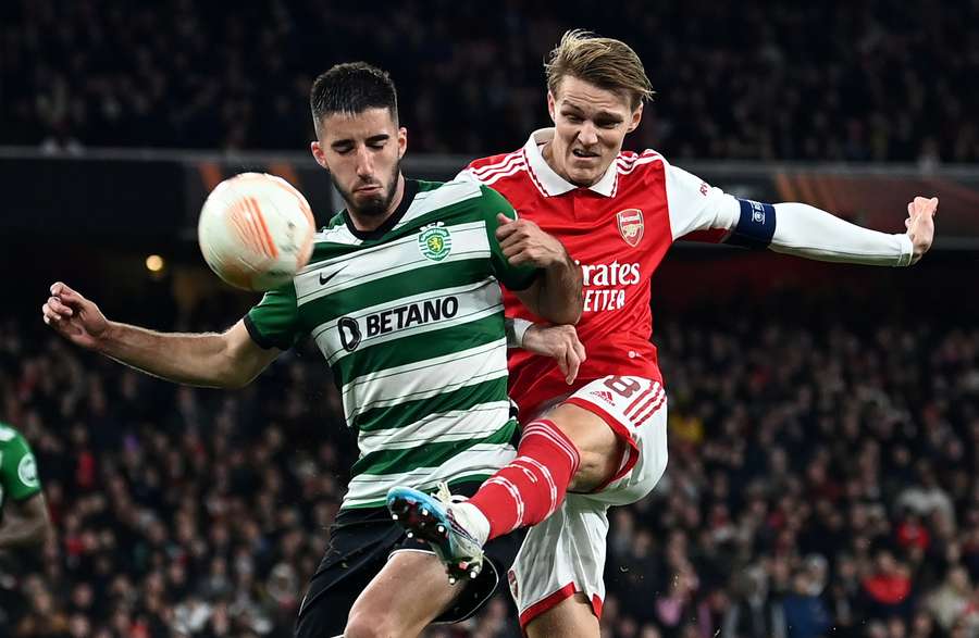 Arsenal's Norwegian midfielder Martin Odegaard attempts to shoot past Sporting Lisbon's Portuguese defender Gonzalo Inacio