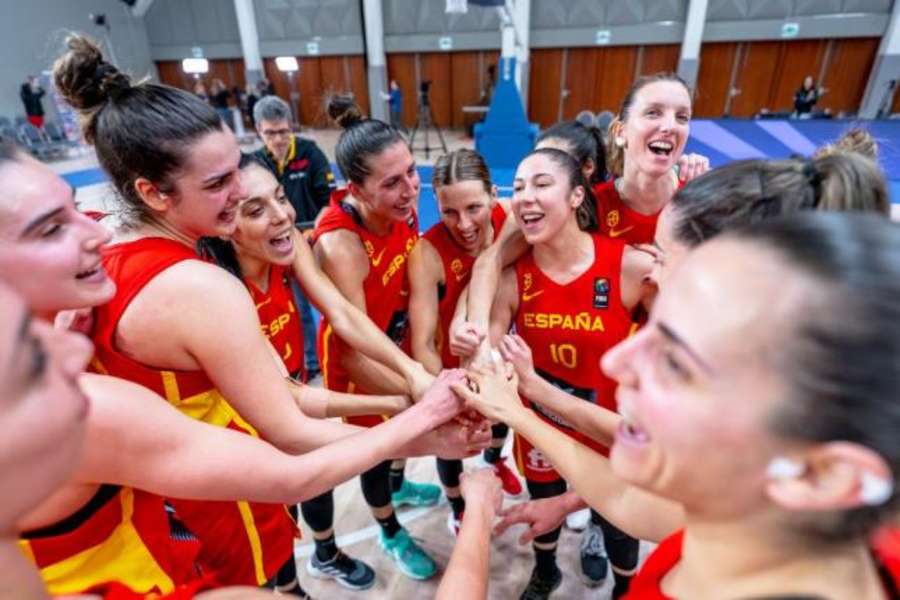 Las jugadoras españolas celebran su victoria ante Islandia.