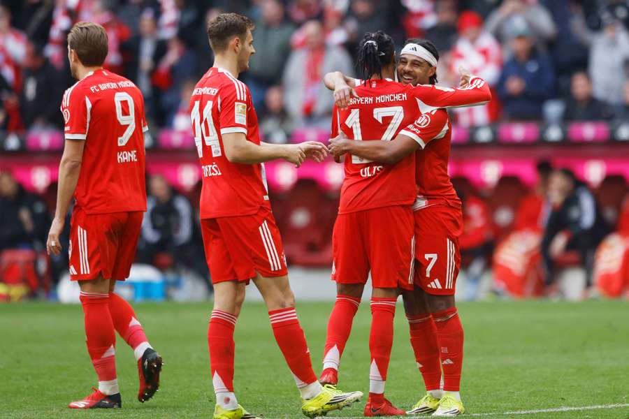 Bayern obenauf: Gnabry (r.) traf doppelt, auch Olise (Zweiter von r.) und Kane (l.) trugen sich in die Torschützenliste ein