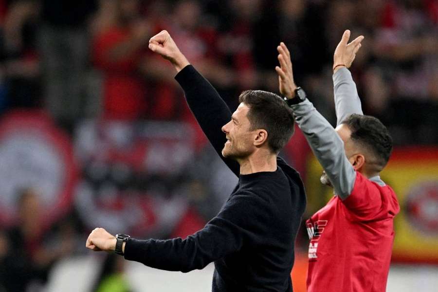 Xabi Alonso qui célèbre la qualification en finale de C3. 