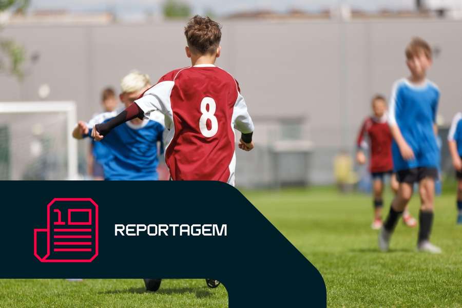 A Federação Dinamarquesa de Futebol permite que os clubes recrutem jogadores a partir do escalão de sub-10