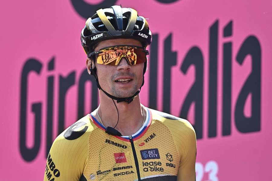 Primoz Roglic loopt slechts 3 seconden in op leider Geraint Thomas