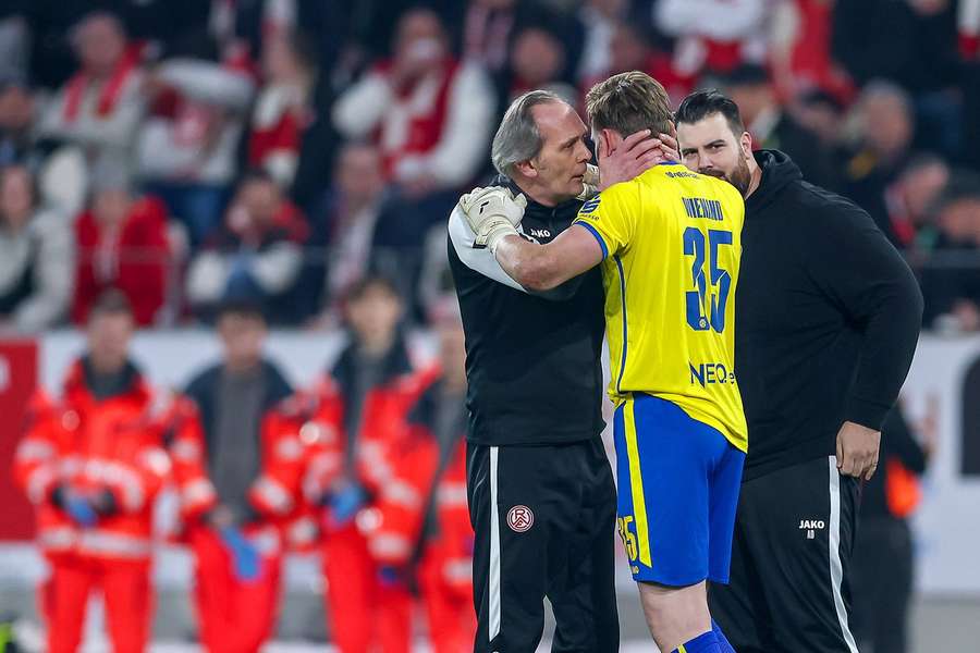 Felix Wienand bei der medizinischen Behandlung