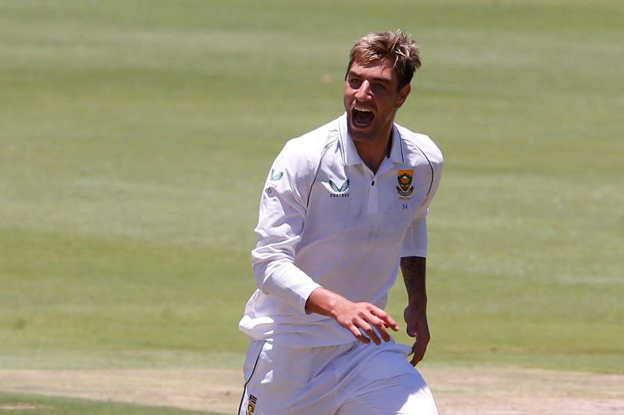 South Africa seamer Duanne Olivier out of England test series with hip injury