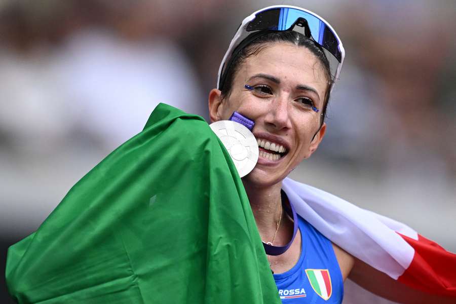 Antonella Palmisano con la medaglia d'argento