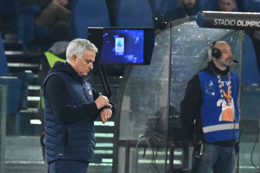 Mourinho reconheceu as dificuldades financeiras da Roma