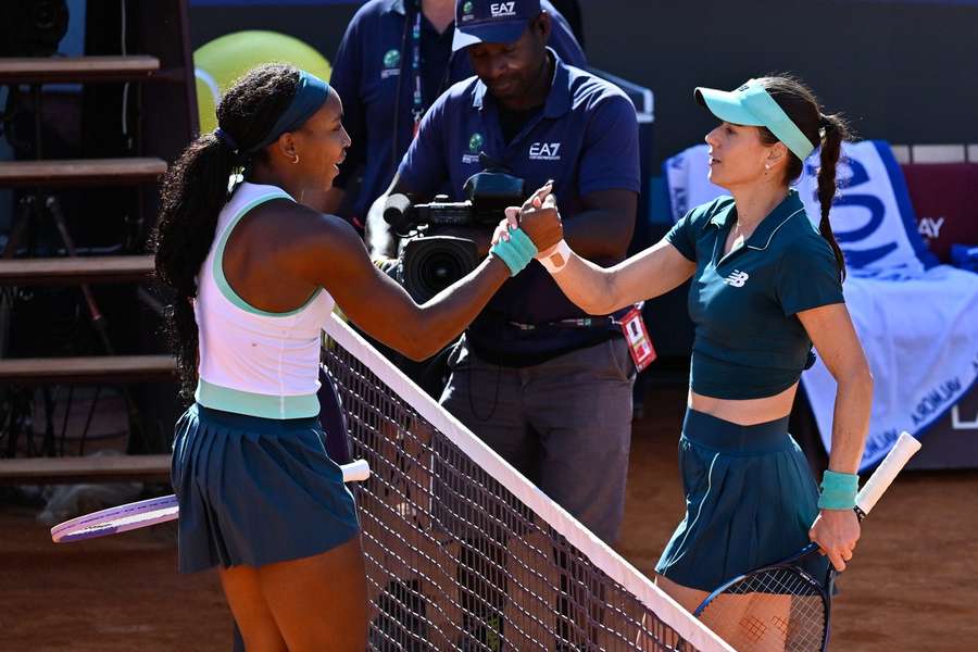 Coco Gauff i Sorana Cîrstea przy siatce Coco Gauff i Sorana Cîrstea przy siatce