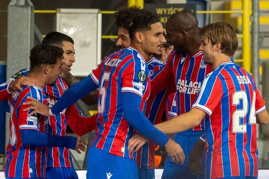 A festa dos jogadores do Crystal Palace na Polónia