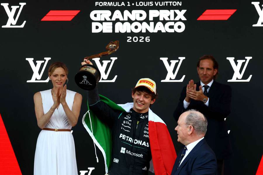 Kimi Antonelli celebra no Mónaco Kimi Antonelli celebra no Mónaco