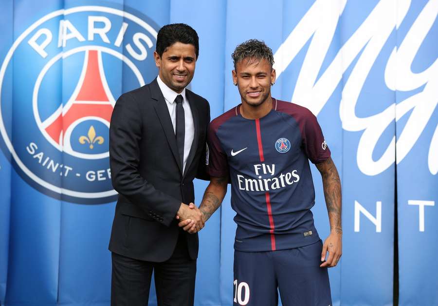 Nasser Al-Khelaïfi et Neymar lors de la présentation du Brésilien en 2017