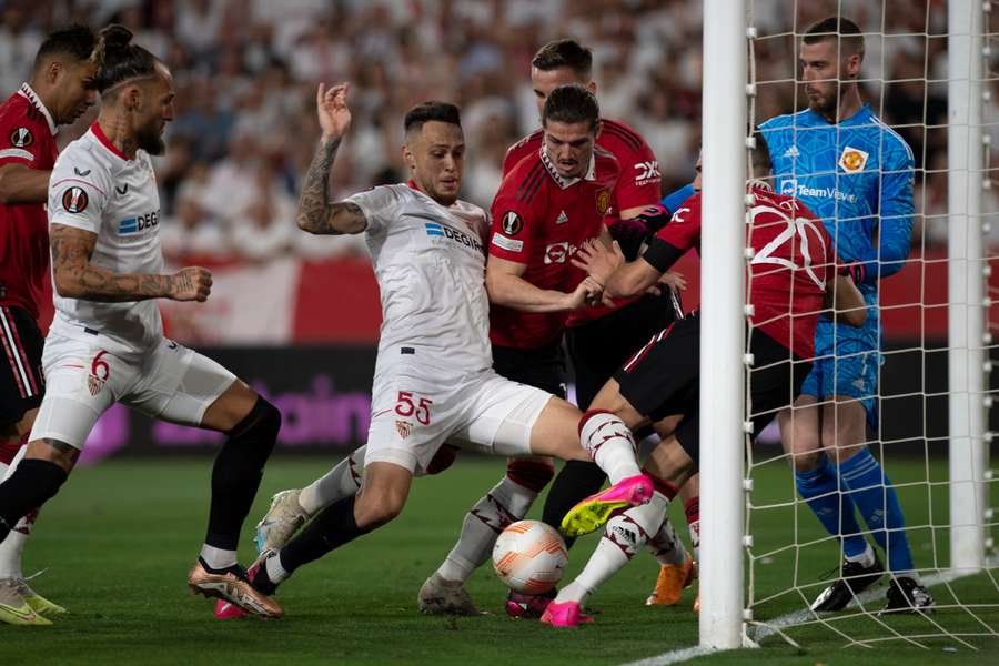 De Gea has always been a poor fit for Ten Hag's desire to play out from the back De Gea has always been a poor fit for Ten Hag's desire to play out from the back