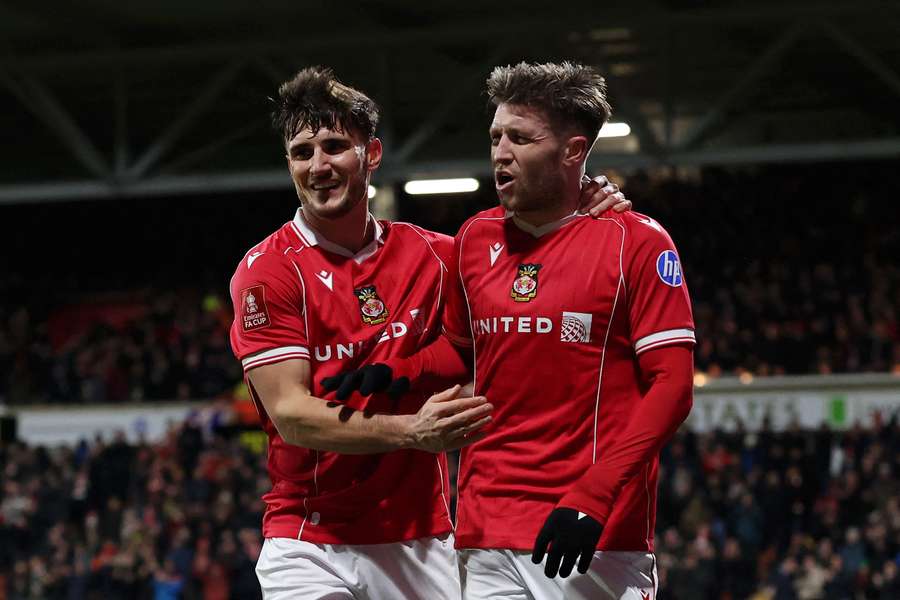 Josh Windass célèbre son but lors du match de FA Cup entre Wrexham et Ipswich Town, le 13 février 2026 au Racecourse Ground.