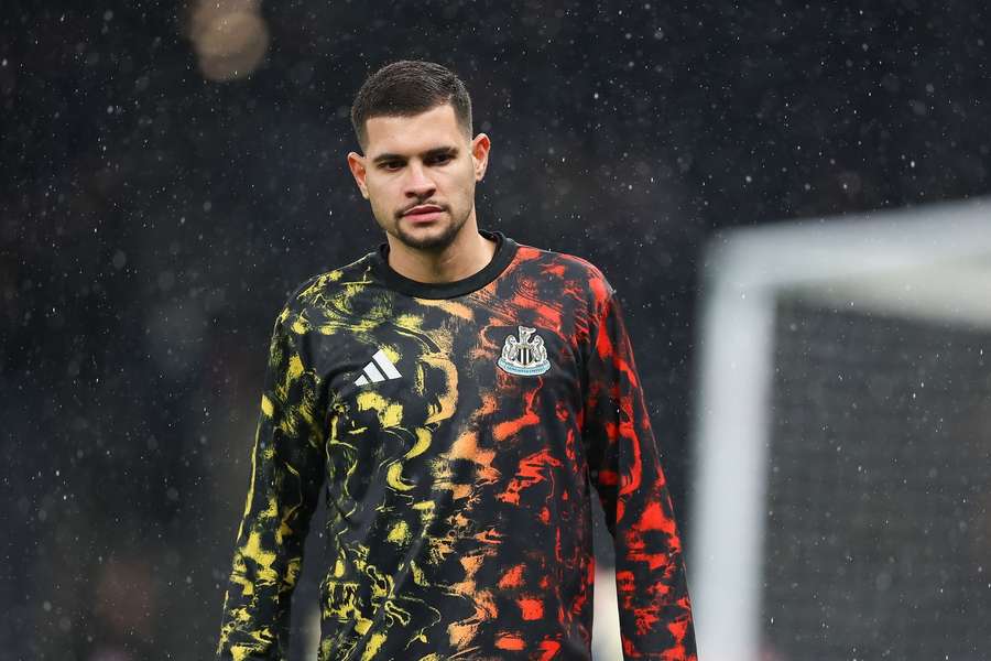 Man United and Real Madrid battle for Newcastle midfielder