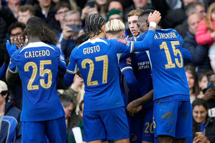 Chelsea precisou suar para bater o Leicester na Copa da Inglaterra