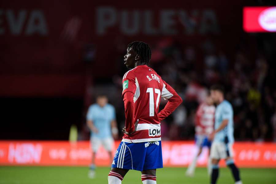 Souleymane Faye ainda aguarda luz verde para ser reforço do Sporting