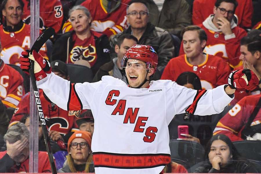Martin Nečas poprvé změnil v NHL dres.