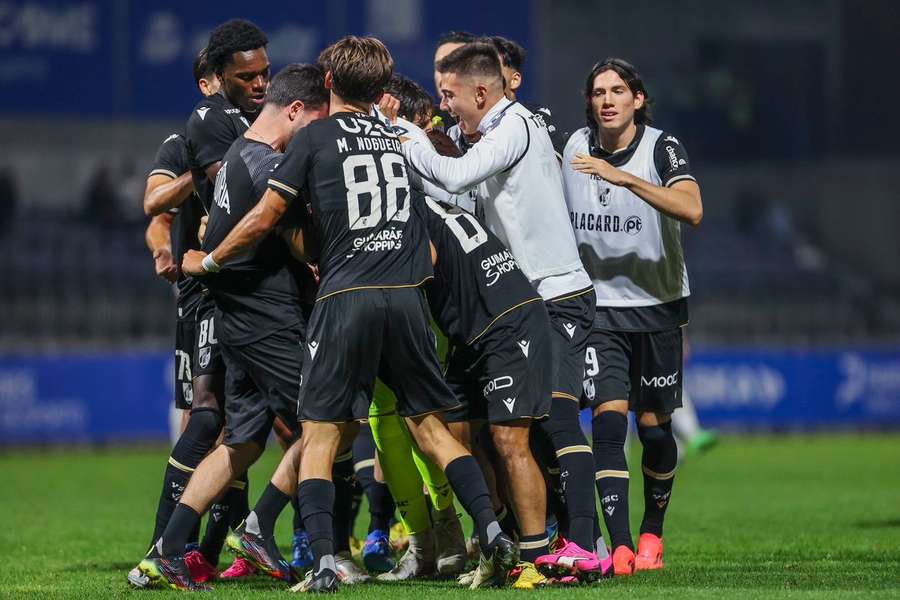 Vitória SC B venceu em Paredes