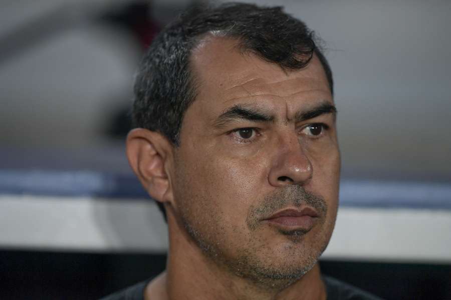 Carille passa a ser possibilidade no Corinthians Carille passa a ser possibilidade no Corinthians