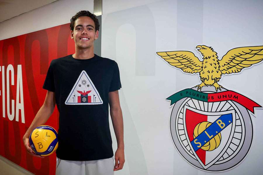 Tomás Teixeira apresentado pelo Benfica