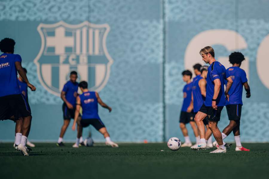 De Jong está de vuelta definitiva De Jong está de vuelta definitiva