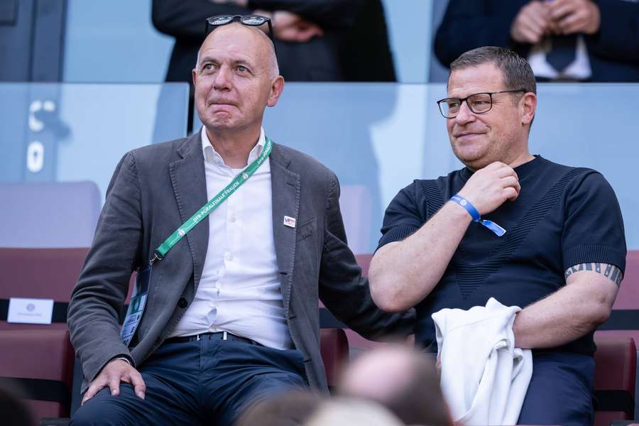 DFB-Präsident Neuendorf (l.) und Bayern-Sportvorstand Max Eberl beim Pokalfinale der Frauen