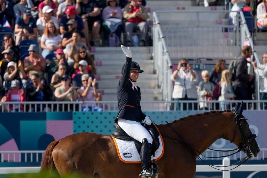 Demi Haerkens viert haar overwinning in Parijs