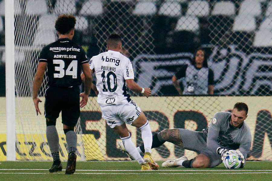 Goleiro Lucas Perri foi pouco exigido pelo ataque atleticano