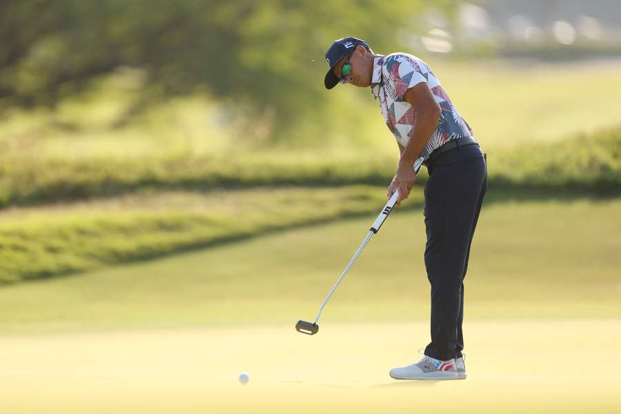 O número um mundial, o norte-americano Scottie Scheffler, ainda está na luta pelo triunfo