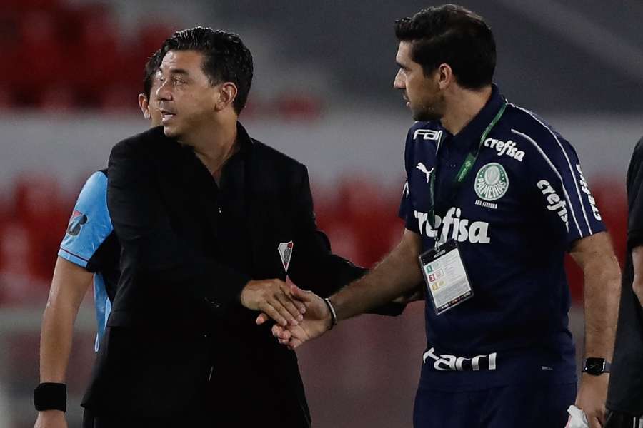 Registro do encontro entre Abel Ferreira e Marcelo Gallardo na Libertadores de 2021