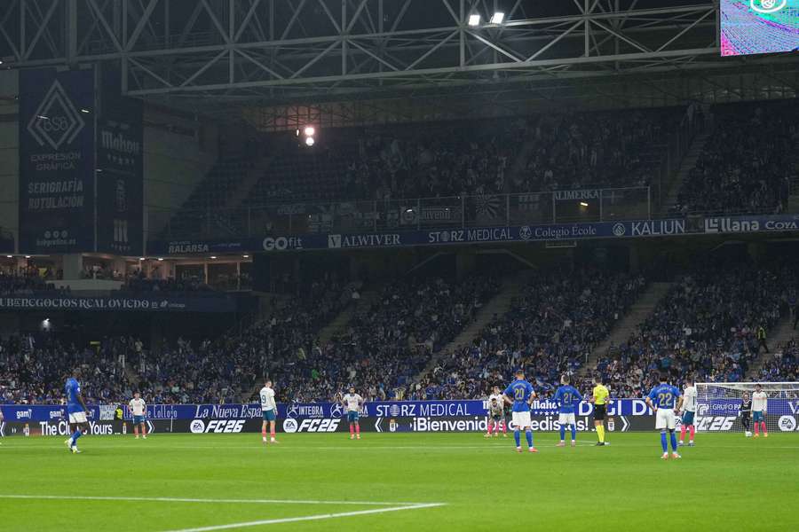 Die ersten 15 Sekunden nach Anpfiff standen alle Spieler regungslos da