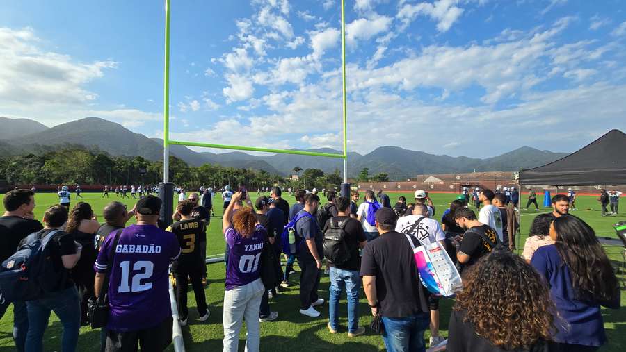 Imprensa acompanha treino dos Cowboys no Ninho do Urubu Imprensa acompanha treino dos Cowboys no Ninho do Urubu