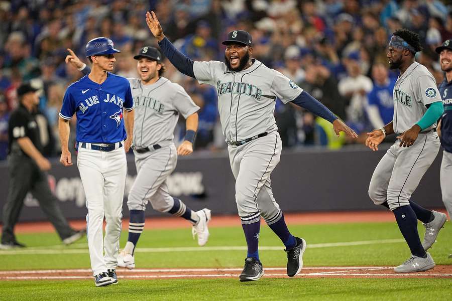 MLB roundup: Mariners storm back for series-clinching win