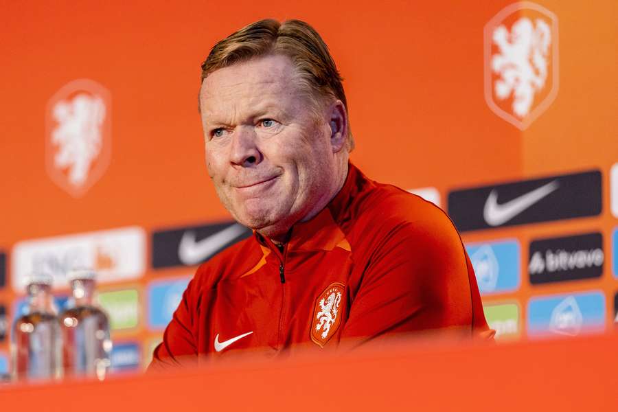 Ronald Koeman stond de pers te woord voor de eerste training