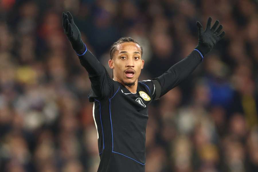 João Pedro e Chelsea tiveram noite apagada fora de casa