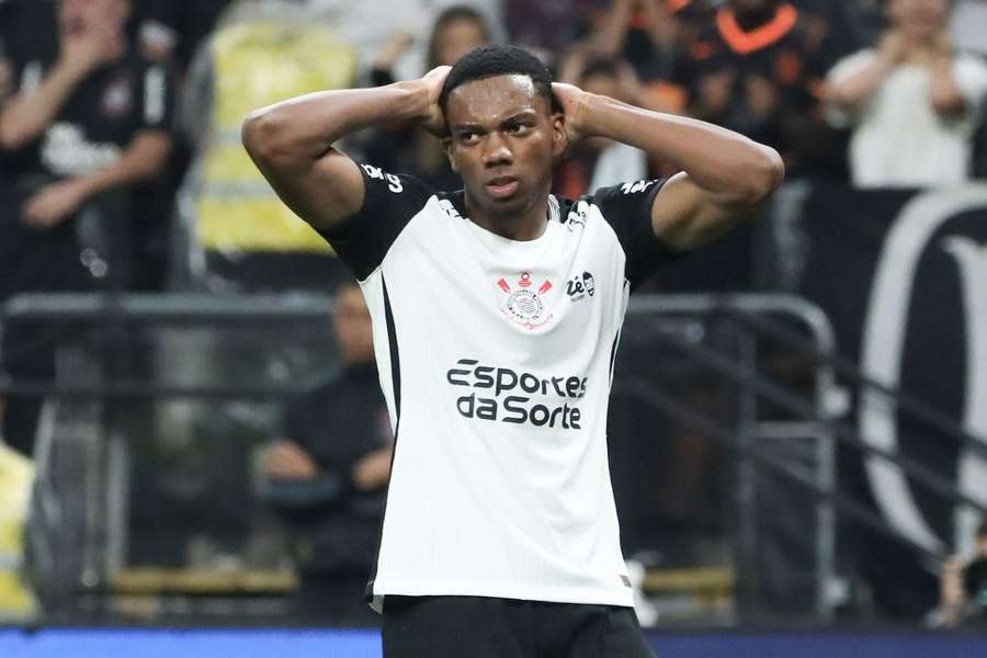 AC Milan return with improved offer for Andre but Corinthians stand firm AC Milan return with improved offer for Andre but Corinthians stand firm