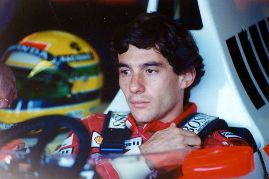 Ayrton Senna ist Hamiltons Idol - von der Senna-Familie erhielt Hamilton 2017 Sennas Helm.
