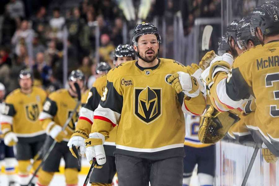 Tomáš Hertl je v dresu Vegas mužem pro boj na brankovišti. 