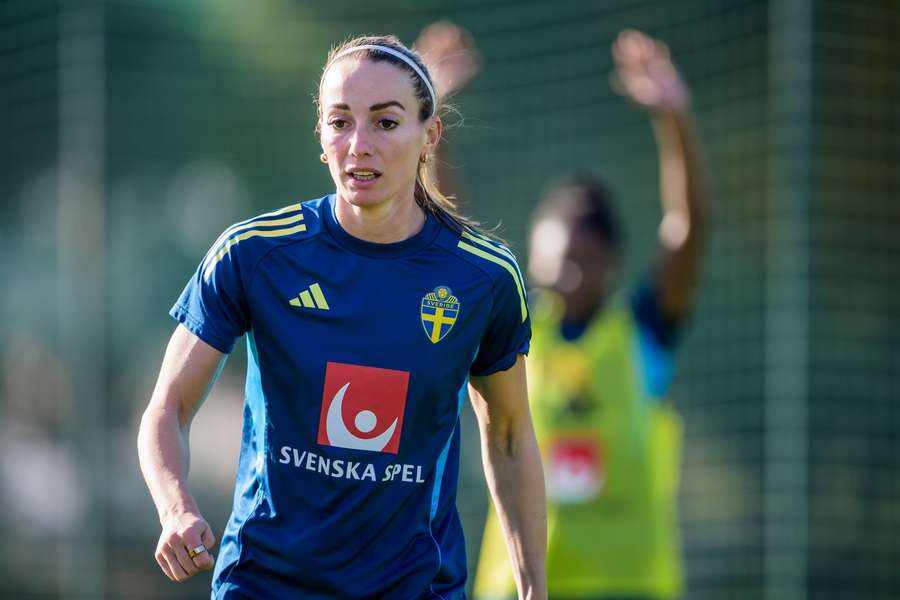 Kosovare Asllani in training ahead of Sweden's match with Italy