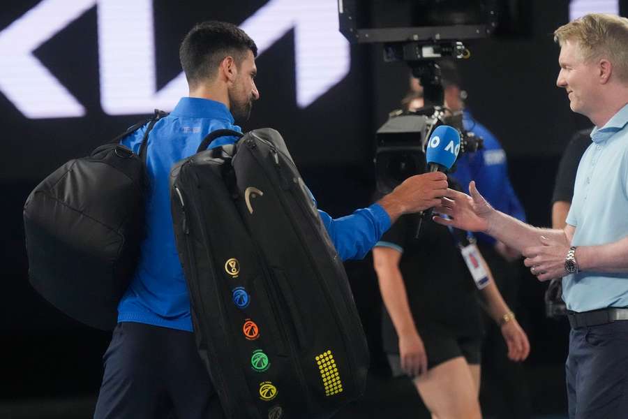 Novak Djokovic i Jim Courier na korcie po meczu z Lehecką