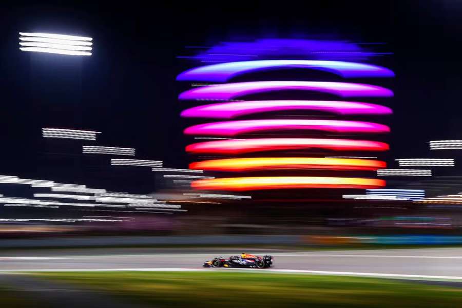 Loňský závod v Bahrajnu ovládl Max Verstappen, bude kralovat i v sobotu?