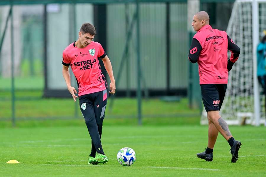 Meia Alê durante treinamento do Coelho em Curitiba