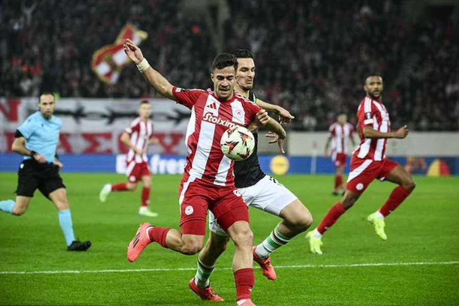Charalampos Kostoulas, avançado de 17 anos do Olympiakos
